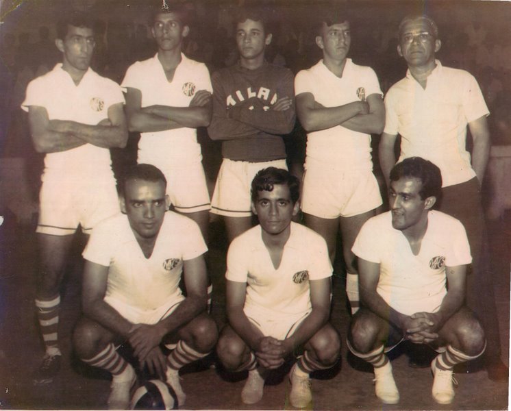 Equipe Tetracampeã da Zona Oeste do Recife em 1968. Em pé, da esquerda para a direita, Disraeli Carvalho, José Lins, Jarbas Lemos, Paulo Macedo, Ivanildo Rocha (técnico); Agachados: Biduca, Ricardo Rocha e Dilson Carvalho.